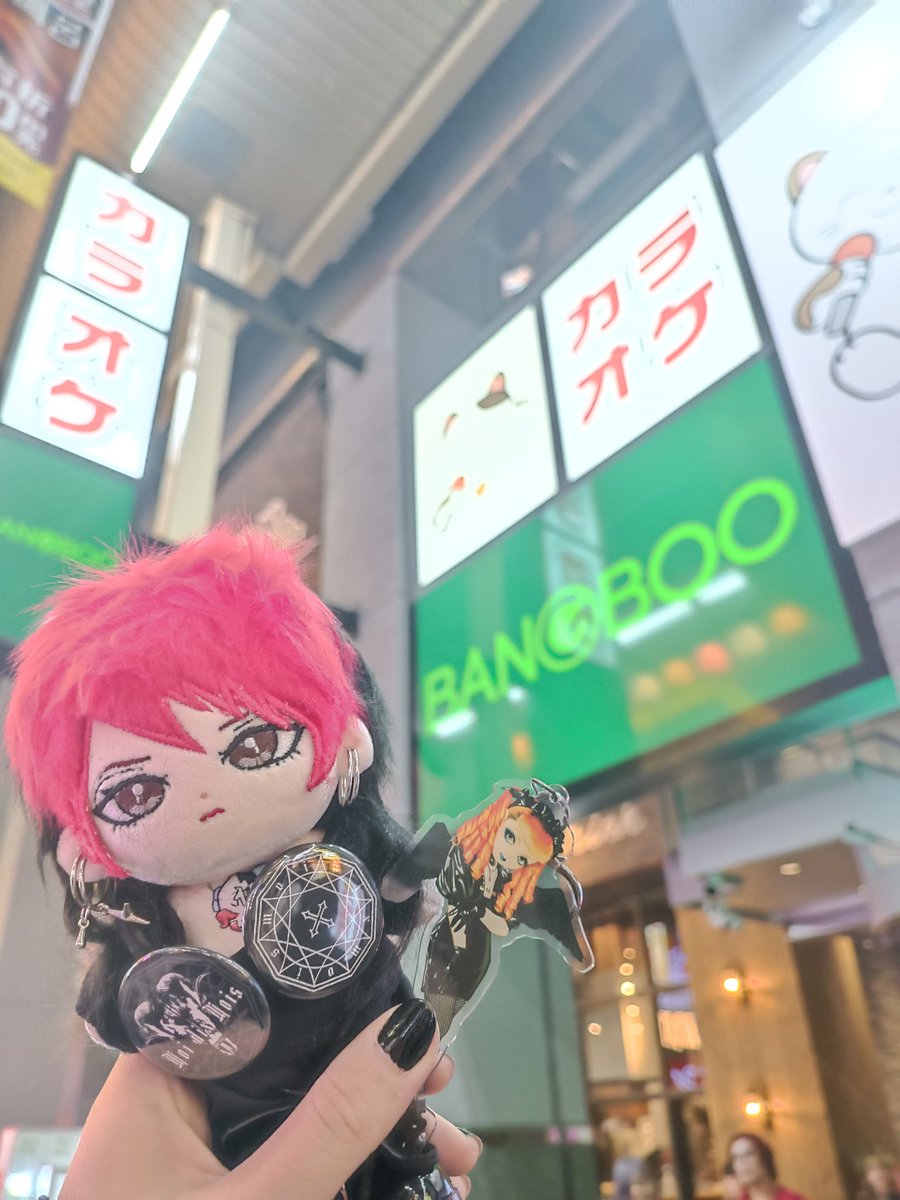 LegistSama's tweet photo. 5月16日のライブの感動は言葉に通じない。🖤
マリスミゼルを発見した時はもう休憩中でした。全くマリスの曲を生で聴けないと思ったけど、その夢を現実にしてくれて感謝します。
自分のボーカルとギターを頑張りたいようになりました。

まな様の紙吹雪雨は服中までありました🥲🎉
#sethnui君 #visunui https://t.co/pa43uug0SG