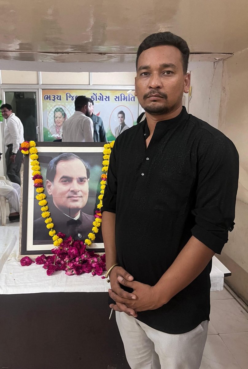 akshaysinh08's tweet photo. ૨૧મી સદીના સ્વપ્નદ્રષ્ટા અને ભારતના પૂર્વ વડાપ્રધાન સ્વ. શ્રી રાજીવ ગાંધીજી ને પુણ્યતિથિ પર શત શત નમન...💐
#राजीव_गांधी#RajivGandhi https://t.co/PK0u24AF4m