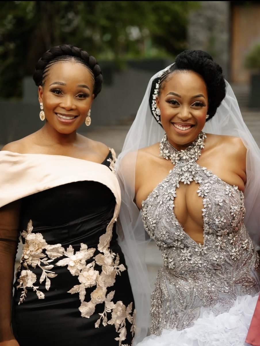 Mqammy_Enhle11's tweet photo. Let’s Congratulate MaNtuli as a single parent she raised three kids all by herself and she took them to high institutions, she raised a Sthoko Teacher (Pedagogical practitioner), Zamokuhle Engineer and Pretty she’s a lawyer and all of them got married. Congratulations Seakamela family and to PreHasa to Mrs Maphosa🥂🥂🥳🥳🥳🥳🥳🥳🥳🥳🥳🥳🥳🥳🥳🥳🥳🥳🥳🥳🥳