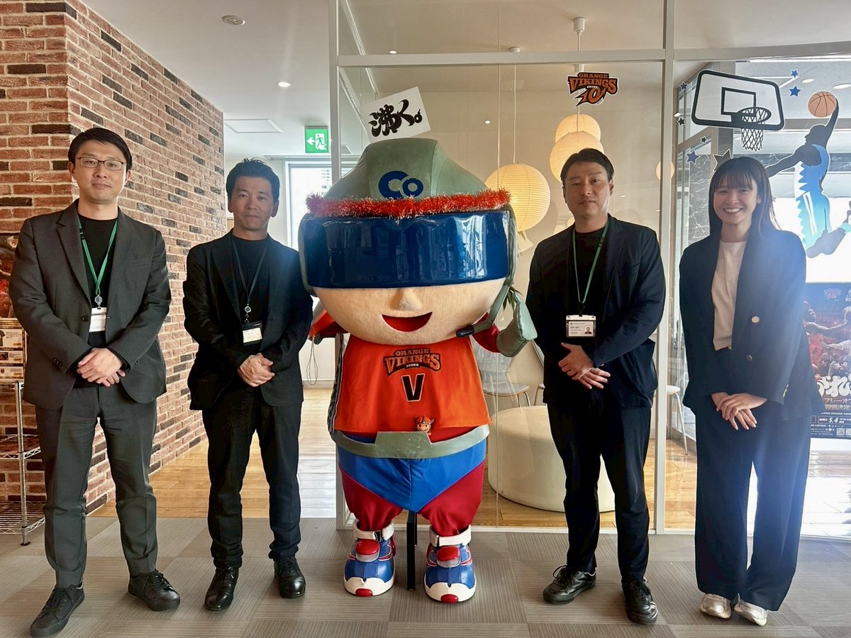 IHD_AX's tweet photo. #サイボウズ 松山オフィスへ🏢✨
地域コミュニティづくりや、地域を巻���込んだ活動について意見交換させていただきました🤝
オフィスの雰囲気からも、“地域とのつながり”を大切にされているのが伝わってくる素敵な空間でした☺️
地域を盛り上げる存在として、#オレンジバイキングス にも注目です🏀🔥 https://t.co/DPPIY5gUgR