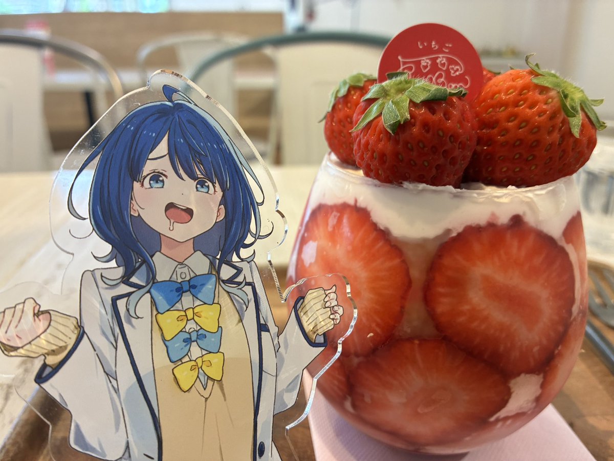 八奈見ちゃんのアクスタ、写真撮ると美味いものとの相性が良すぎて仕事