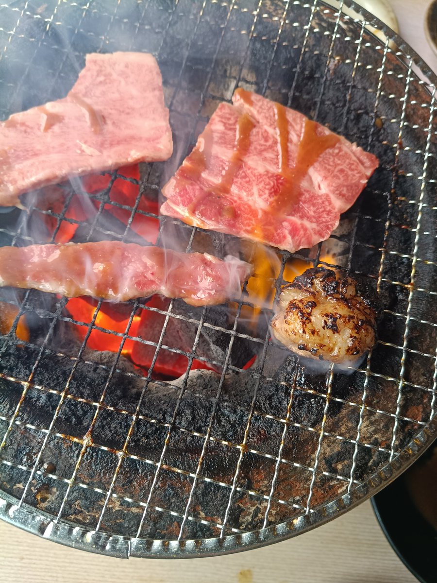 kago5285's tweet photo. 焼肉食べながら推しの話
#新章大阪春夏秋冬
#しゅかしゅん
#月にやみ月 https://t.co/bUza2sqEWH