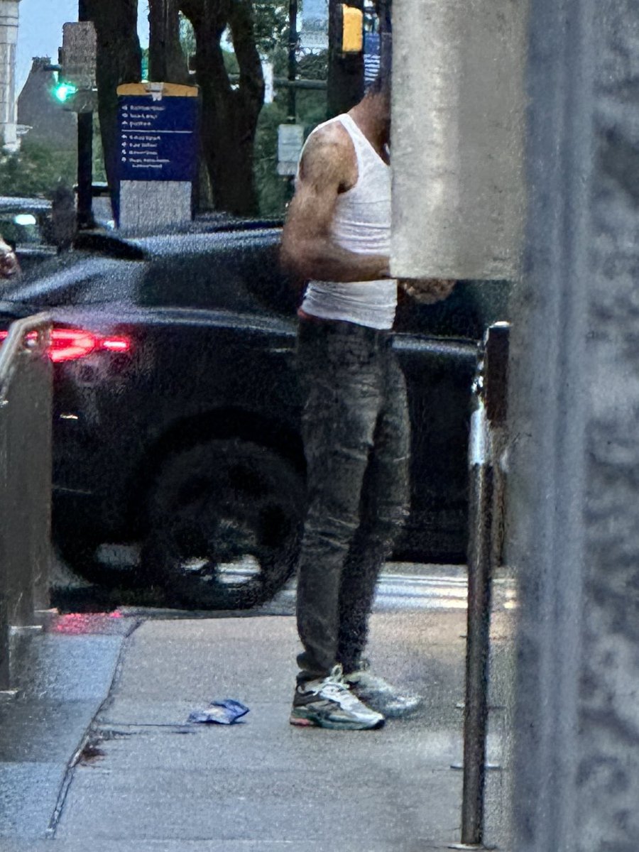 AllDeepInMyGuts's tweet photo. SPOTTED: is he fine shyt or not? https://t.co/rxcU0jcGqM