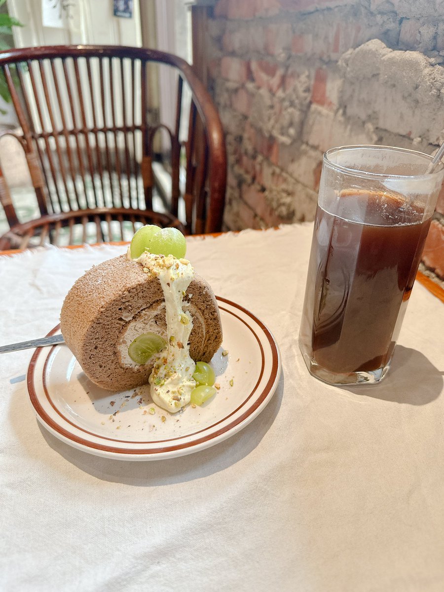 miyaceng3's tweet photo. 美式被我偷喝好幾口🤪
台南最愛的甜點店❤️❤️ https://t.co/btrzgVHiDA