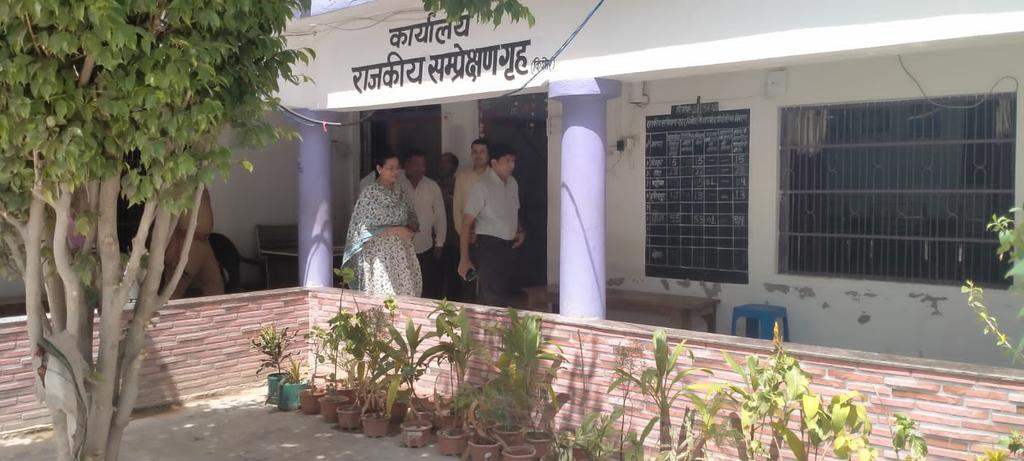 CDO_Chitrakoot's tweet photo. जनपद चित्रकूट में राजकीय बाल सुधार गृह का निरीक्षण किया गया बच्चों को पठन पाठन कराए जाने तथा गुणवत्ता पूर्ण भोजन उपलब्ध कराये जाने के निर्देश दिये गये https://t.co/hK8youCKpO