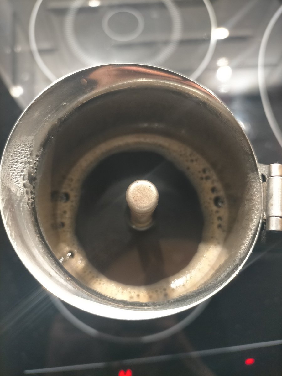 Pakitor8's tweet photo. @purpura114jat Preparando el café ☕ https://t.co/EMr8tIenb0