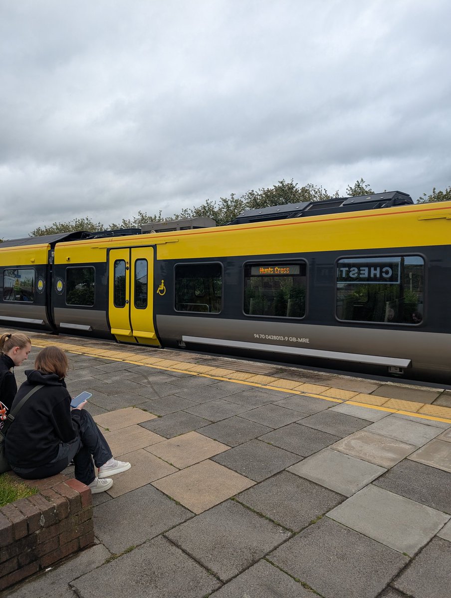 MerseyrailWirralLine tweet media