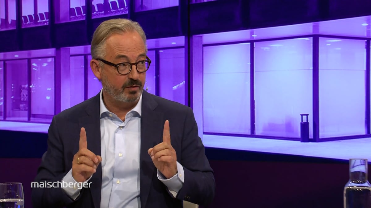 focusonline's tweet photo. Am Mittwochabend erklärte FOCUS-Kolumnist Jan Fleischhauer bei „Maischberger“, dass es Deutschland mit einer schwarz-grünen Regierung besser gehen würde. https://t.co/4VBaslouQB https://t.co/uHBXHPsLoG