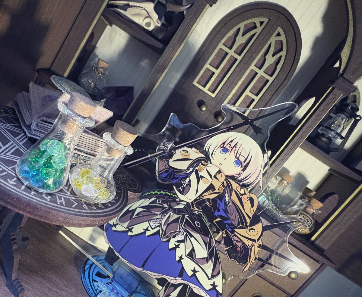 tenta_hechima's tweet photo. minimums（@knminimums ）様からお迎えしていた魔法使いの棚・秘密の扉と魔法陣テーブルとファラ子さんを撮影！！！ようやく撮影できましたやったー！！！
扉や棚の細かなデザインの作り込みとゴシックな雰囲気が最高です！！ありがとうございました〜！！ https://t.co/l0kCwEeVWd