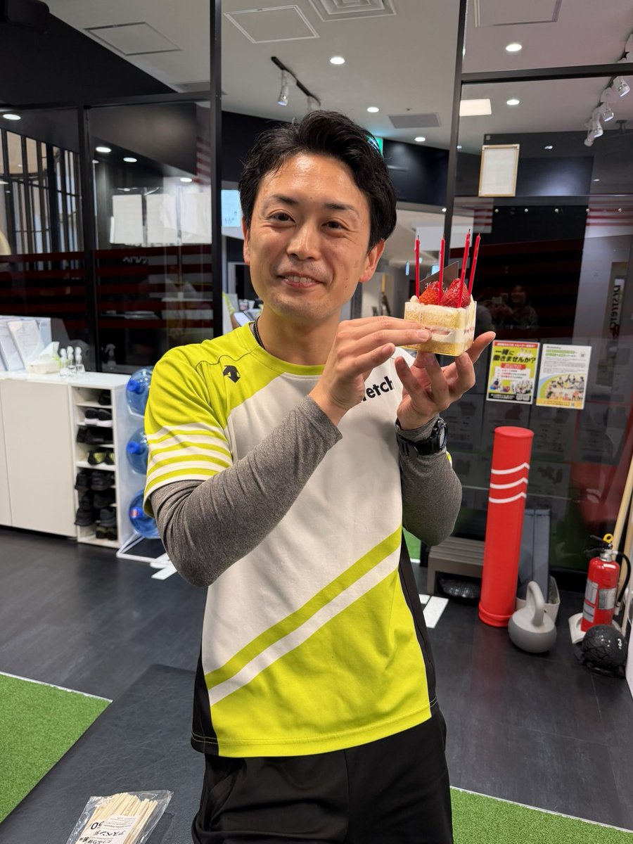 Dcst230004's tweet photo. 5/20をもちまして、33歳になりました😌
沢山の方々に、自身の誕生をお祝いしてもらえる環境に心からの感謝と喜びを感じます✨

ただのおじさんとして"老い"ていくのではなく、人として"熟成"していく1年にしていきます🫡🔥

今後とも鈴木を宜しくお願いいたします🙇‍♀️

#Dr.stretch
#日本橋髙島屋S.C.店 https://t.co/NGFUMW4xUD