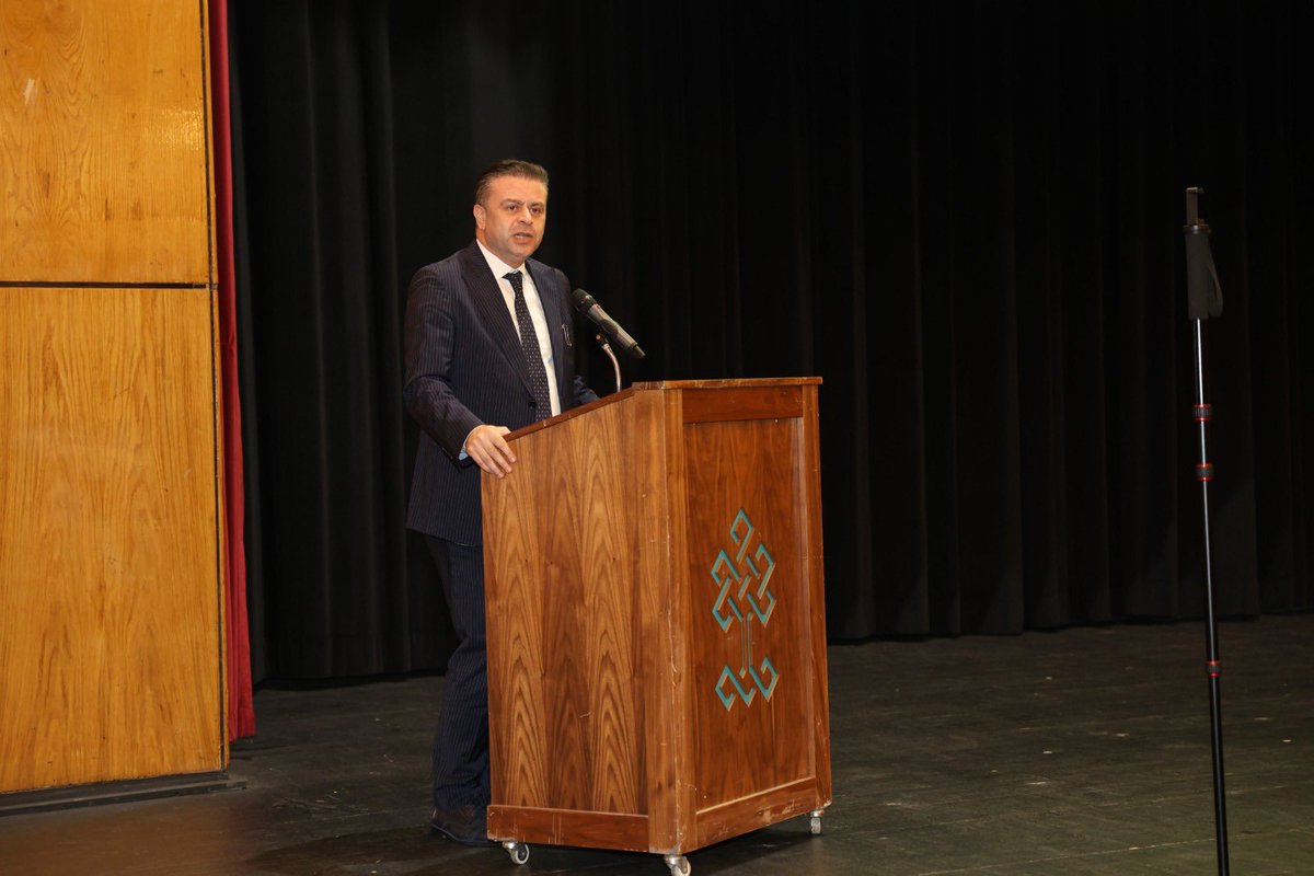 akmeseibrahim's tweet photo. 📍 İsmail Kahraman Kültür Merkezi

Çayla Kitap Projesi’nin bu yılki son programında öğrencilerimiz ve öğretmenlerimizle bir araya geldik. Yavuz Yiğit’in Okul Dışı ve Mustafa Merter’in Hekaton’la Son Tango adlı eserleri üzerine gerçekleştirilen değerlendirmeler, öğrencilerimizin ve öğretmenlerimizin düşünce derinliğini ve yorumlama becerilerini ortaya koyması açısından son derece kıymetliydi. Gençlerimizi kitapla, fikirle ve kültürel birikimle buluşturan bu anlamlı projeye katkı sunan herkese teşekkür ediyorum.