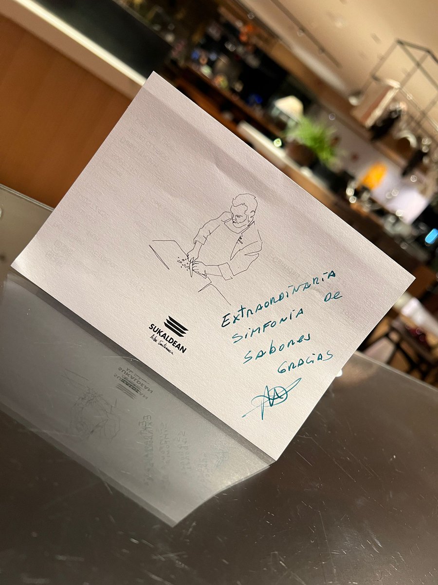 SukaldeanAS's tweet photo. Cuando entregas la cuenta y te la devuelven con reseña incluida ✍️😉
“Extraordinaria sinfonía de sabores”

Pequeñas cosas que nos recuerdan por qué nos gusta tanto este oficio.
Eskerrik asko por venir, disfrutar… y dejar huella.

#Donostia #BasqueGastronomy #CocinaConAlma https://t.co/4wByA8gFEQ