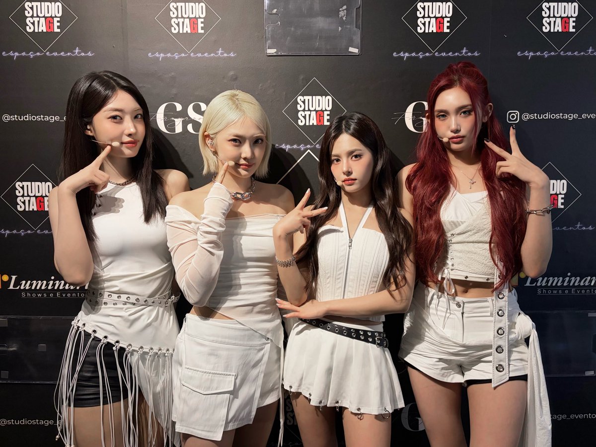 EVERGLOW (에버글로우) tweet media