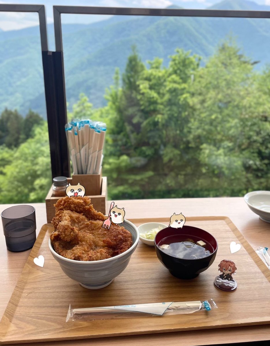 ch2suki_'s tweet photo. 秩父2️⃣❣️
左は三峯神社の三ツ鳥居の前にあるご飯屋さんです🎶♡
胃袋に自信ある人はぜひ食べて欲しい(ᐢ > ̫ <ᐢ)b
御朱印帳があまりにもかっこよすぎて一般的なものの倍くらいのお値段したけど買ってしまった😥✨️ https://t.co/iCu2FqrNpN