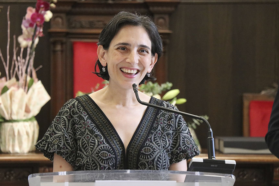 asociacionruvid's tweet photo. ¡Felicidades 👏🏼👏🏼👏🏼! Isabel Cordero, profesora de la Facultad de Matemáticas de la Universitat de València, recibe la distinción Mujeres conCiencia, por su trabajo de investigación https://t.co/2JLtIqq5vf https://t.co/F9stZaQ7ZH