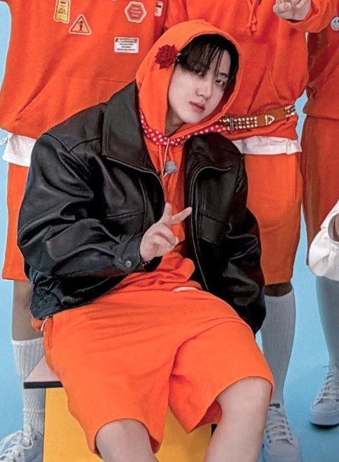 aboutchangbin's tweet photo. our romantic binnie ❣️ https://t.co/HubohKxxMQ
