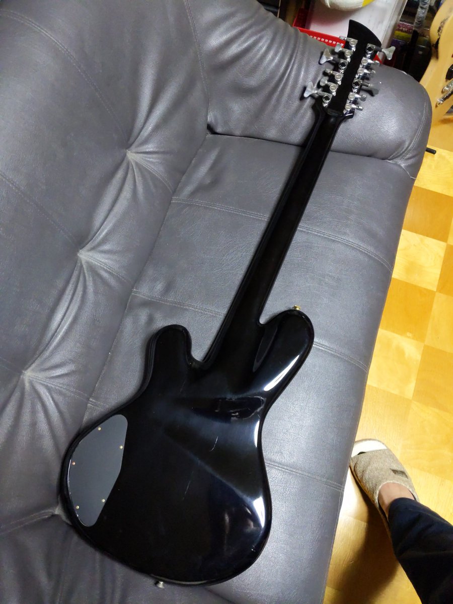 69Akiller's tweet photo. @genkuro18 これは、私がむか〜しむかし、某ギタークラフト専門学校に在学中に作った課題のベースです。 https://t.co/jfhPfXk1Kt