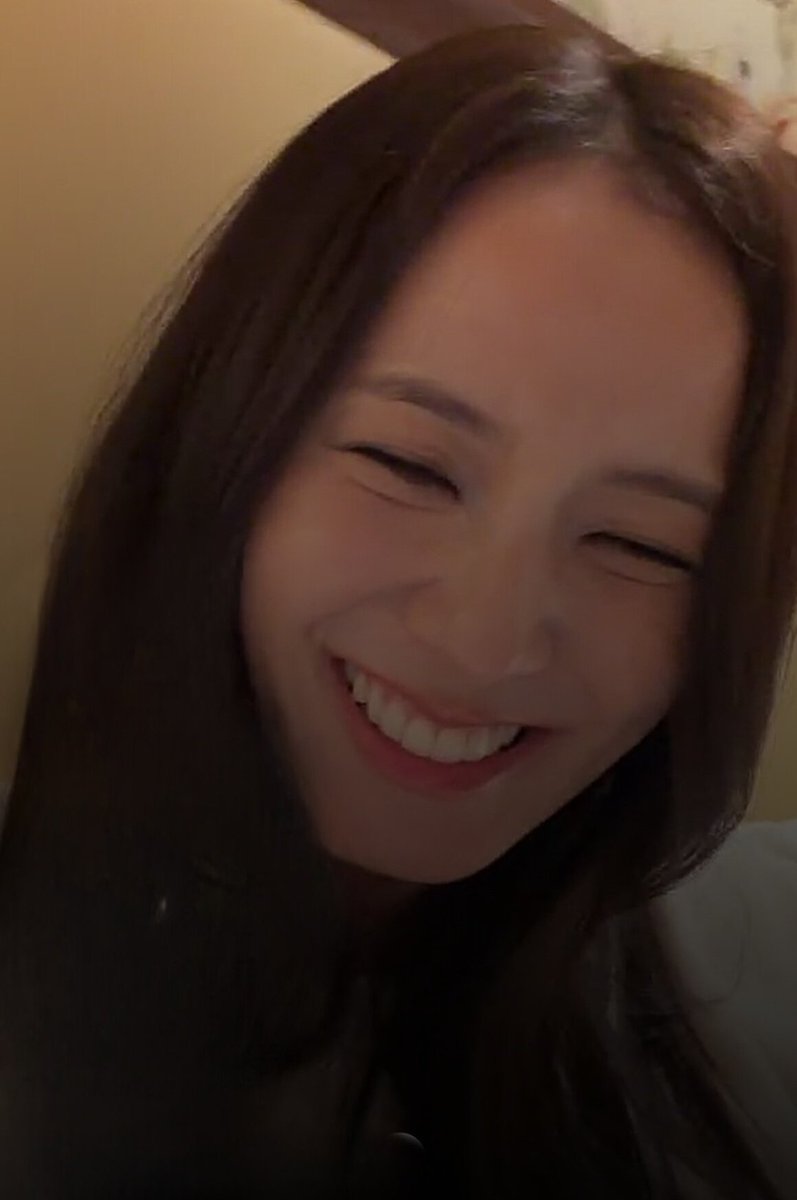 Serena116780277's tweet photo. #JISOO talked SO much abt the album
Said there are a lot of songs &amp; she kept going back to record more also filmed tons of content

Seeing how happy she is with the album made me cry 🥹

she teased us like 😏 should I make it public?
She also said everything was planned perfectly https://t.co/bf1VC7rJ20