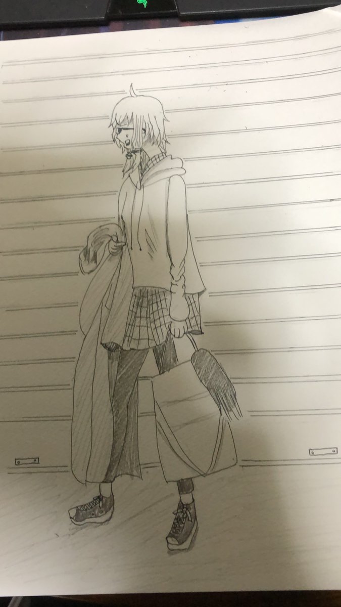 最初に描いた絵が1枚目で、最後に書いたのが2~3枚目だから上手くなっっ