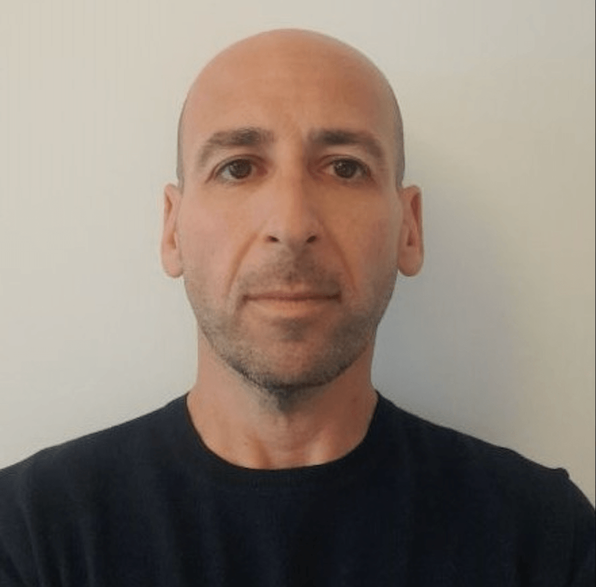 populismstudies's tweet photo. 📢 ECPS Interview

🇬🇧 Dr. Aaron Winter: The UK Is Witnessing the Mainstreaming of an Overt White Supremacist and Ethno-Nationalist Discourse

✍️ Interview by Selcuk Gultasli

⚠️ In this far-reaching ECPS interview, Dr. Aaron Winter (@aaronzwinter -- Lancaster University & University of the Witwatersrand) examines how the 2026 UK elections reveal not simply electoral volatility, but the accelerating normalization of far-right discourse within British political life.

🚨 Reflecting on Reform UK’s rise, Brexit, anti-immigration politics, Islamophobia, and democratic crisis, Dr. Winter argues that Britain is witnessing “the mainstreaming of the far right” through narratives once considered politically marginal.

💬 “Politics is now increasingly conducted from the center-right through the use of ideas that originate with the far right.”

📌 Drawing on his scholarship on racism, populism, and “reactionary democracy,” Dr. Winter warns that anti-migrant politics has become a broader vehicle for:
🔹 exclusionary nationalism
🔹 white victimhood narratives
🔹 liberal racism
🔹 democratic erosion
🔹 authoritarian drift
🔹 the hollowing out of democratic alternatives

💬 “Liberal racism… has steadily shifted the political center further to the right and expanded the Overton window.”

⚡️ On Brexit and anti-immigrant politics, Dr. Winter argues: 💬 “Brexit emboldened these politics rather than satisfying them.”

🗳️ The interview explores:
🔹 Reform UK & reactionary democracy
🔹 the racialization of the “left behind”
🔹 anti-Muslim racism & securitization
🔹 English nationalism & Brexit
🔹 media normalization of far-right narratives
🔹 democratic legitimacy & capitalist crisis
🔹 Trumpism & global authoritarian trends

🚨 Dr. Winter further warns that Britain increasingly faces a broader democratic and structural crisis: 💬 “We are moving further down the road toward the mainstreaming of the far right and fascism.”

💬 “Democracy is being degraded rather than revitalized.”

🌍 Yet he also insists alternatives remain possible: 💬 “Unless politics becomes centered around radical reform, anti-racism, and opposition to inequality, things are not going to change.”

📖 An essential conversation on populism, nationalism, racism, Brexit, democracy, and the future of British politics.

📕 Read the interview: 🔗 https://t.co/l866aNo3dd

#UKPolitics #ReformUK #Brexit #Populism #FarRight #Democracy #Authoritarianism #Islamophobia #Nationalism #AntiRacism #Racism #ReactionaryDemocracy #AaronWinter #ECPS #Immigration