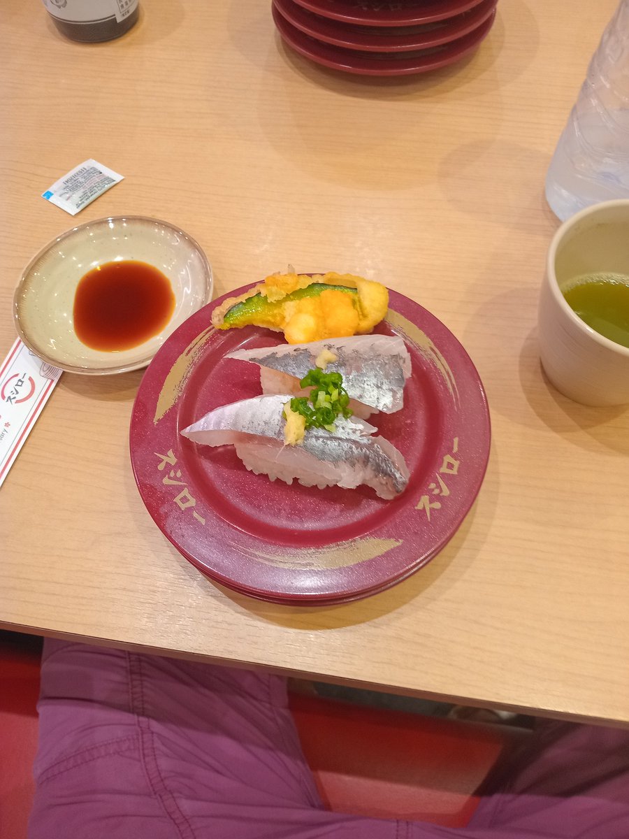 cdabbbb's tweet photo. ねこがみ監督4年間ありがとうございました🙏

昨夜はねこがみ監督にタイ出国前最後の晩餐をご馳走して頂き、本日も寿司をご馳走して頂きました🙏

4年間監督のもとで本当に色んな経験をさせて頂き、いろんな思い出や出来事がありましたが、一番の思い出はタイの不良に襲われ九死に一生のところを監督に https://t.co/vifso0knn5