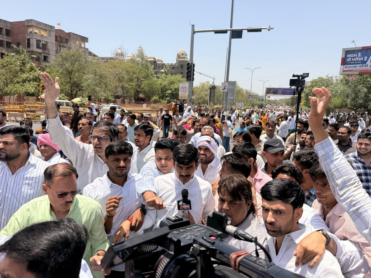 BJYMinRaj's tweet photo. भारतीय जनता युवा मोर्चा राजस्थान इस प्रकार की ओछी राजनीति और लोकतांत्रिक मर्यादाओं का अपमान करने वाली भाषा की कड़े शब्दों में निंदा करता है। देश के सम्मानित संवैधानिक पदों का अपमान किसी भी कीमत पर स्वीकार नहीं किया जाएगा।(2) https://t.co/TFFK8aBifo