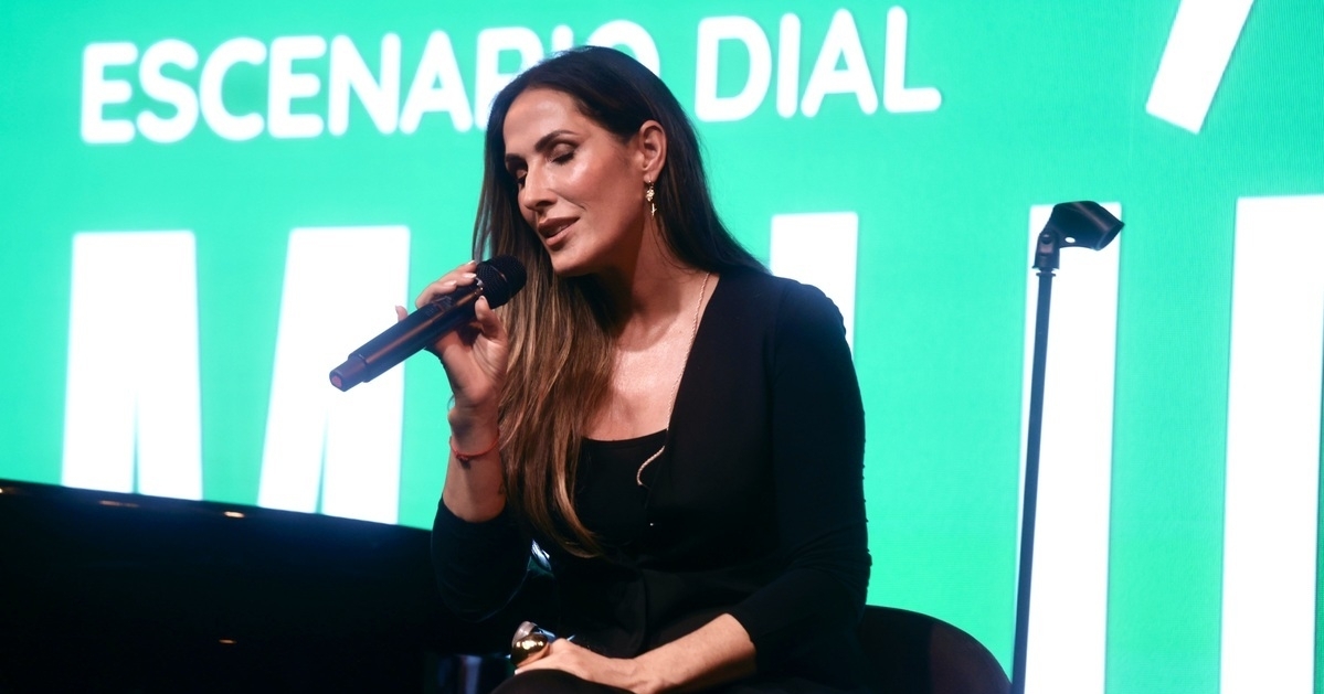 Cadena_Dial's tweet photo. CRÓNICA ESCENARIO DIAL 🎙️ @_MaluOficial_  

Malú, magnética a piano y voz en un Escenario Dial que sirvió como carta de presentación de ‘Quince’

➡️ Descúbrelo en nuestra web

PUBLICIDAD 💐 Con el patrocinio de @Aldi_es  , "Qué poco cuesta comprar bien". https://t.co/aiayJ5Z3cC
