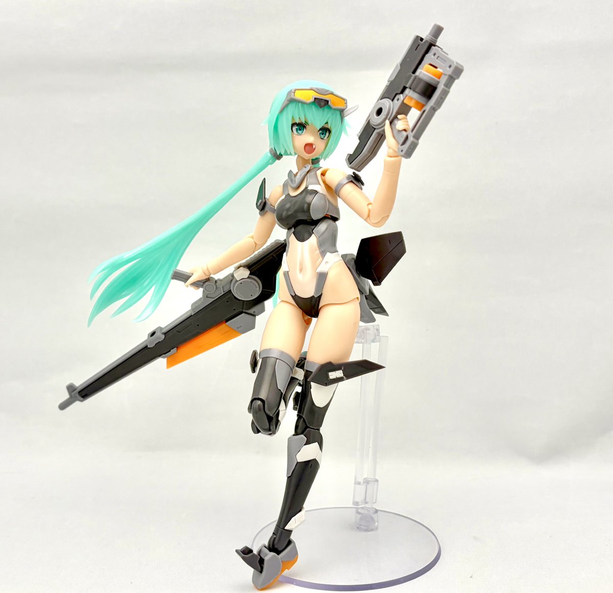 kotobukiya_npb's tweet photo. 【コトブキヤ日本橋3F】サンプル情報：2026年6月発売予定「フレームアームズ・ガール スティレット Swimsuit Low Visibility Ver.」（税込￥6,380）のサンプルが到着いたしました！
本体色と色分けをLow Visibility（低視認性、ロービジ）カラーに変更！
#FAガール https://t.co/Qcpz3LuQjI