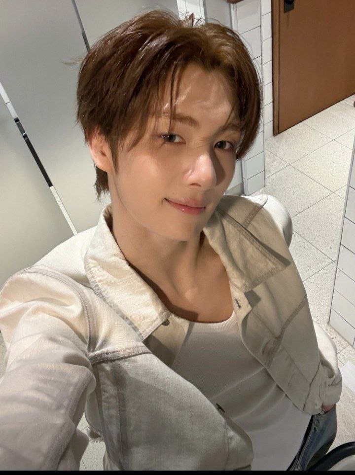 youngjae tweet media