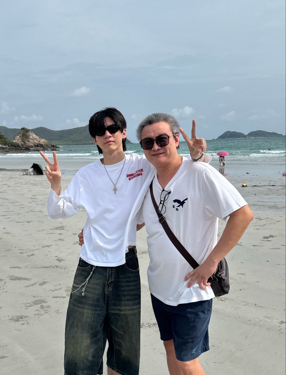 tnbau1's tweet photo. ลุยครับพรี่ โผล่นี่ได้ไงไหนบอกกินข้าวเสยๆ https://t.co/PtFLeXZkCs