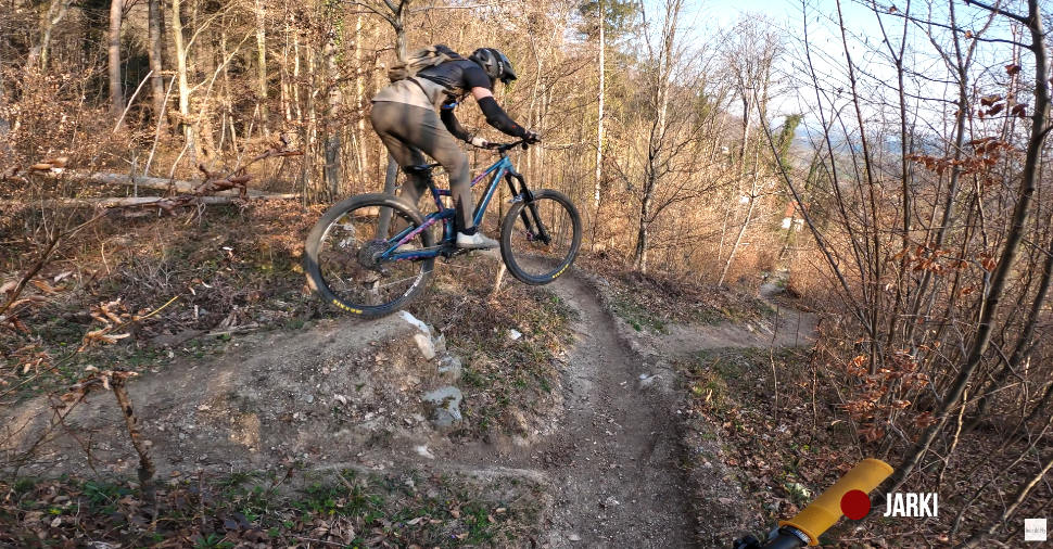 mtbsi's tweet photo. Da ti ni treba predrajsat celega JuTjuba, je tu novi Video 1/4ek 🎥🇸🇮🇭🇷
Na vrhu tour_de_fly na Jarkih, v gosteh pri PankKura!
https://t.co/qJHz0Y0UVa https://t.co/DICqCAbt7Z
