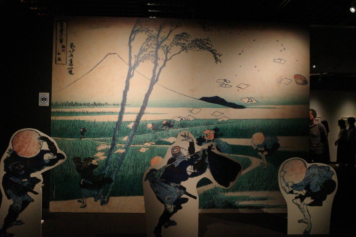 MandolinEnSaude's tweet photo. 先日、京都文化博物館へ「原安三郎コレクション 北斎×広重」展観てきました。私は北斎の余白の取り方がすごく好きで、構図にリズムがあるなぁ、と思います。あと解説の中で、大河ドラマべらぼうで知った、春章先生や南畝先生、西村屋などが出てきて、おっ！となりました。 https://t.co/d8w7nyCelR