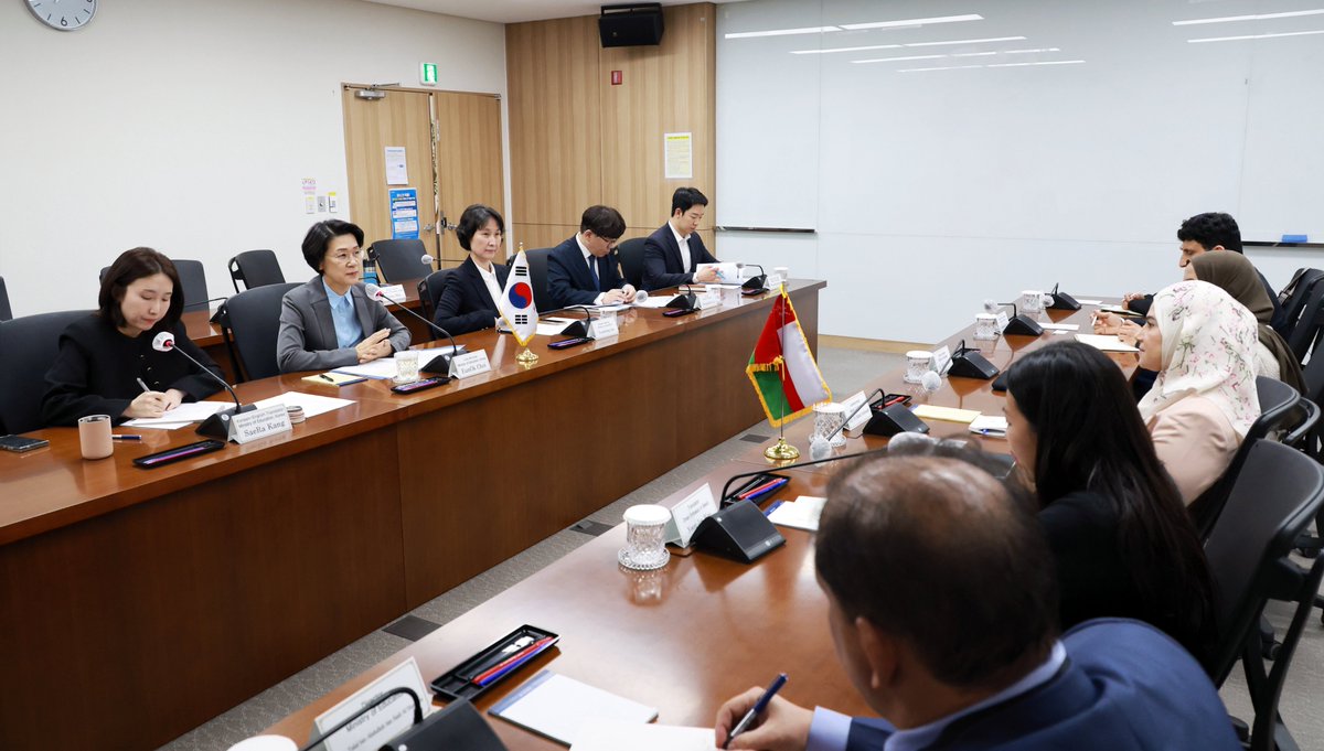 educeo2025's tweet photo. 오늘 인티사르 암부사이디 오만(Oman) 교육부 차관과 면담을 가졌습니다.
https://t.co/1zXWbbOaFL

#케이에듀 #k_edu https://t.co/zOJMW71fEJ