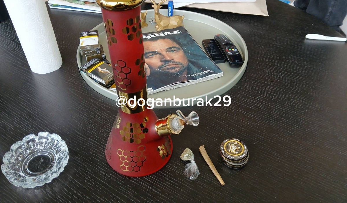 karacahaber's tweet photo. �� GÜNDEM | BLOK3 adıyla tanınan Hakan Aydın’ın evinde esrar ve düzenekleri bulundu https://t.co/SjzdAPRrjo