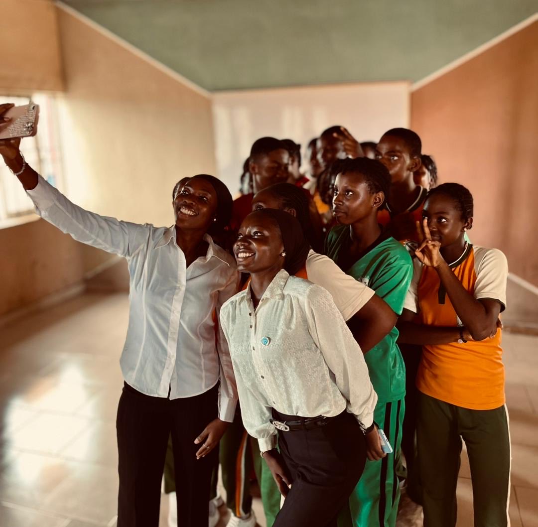 DialogueCircl's tweet photo. An insightful and informative outreach session with students yesterday at the Lillyland Secondary School 💙

Meaningful conversations, shared experiences, and inspiring young minds one dialogue at a time.

#TheDialogueCircle #SchoolOutreach https://t.co/ZkmW9H5rlw