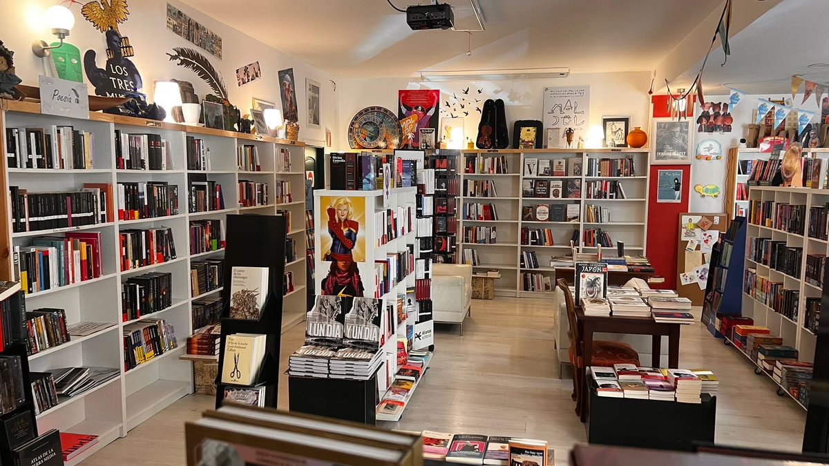 SaCulturalIbiza's tweet photo. Tres salas, tres universos dentro de Sa Cultural:
💥 Salón Cómic
✒️ Salón narrativa/ensayo
🧒🏻 Salón infantil/juvenil
#SaCulturalIbiza #LibreríaIbiza #SeLibro #SeLibre https://t.co/cEgjC7msBd