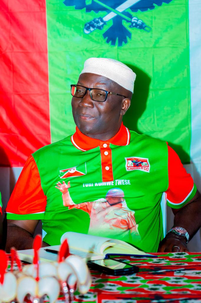 CnddFddBuhumuza's tweet photo. Igikorwa c'umwihero ku ndongozi z'umugambwe n'izo intwaro ku rwego rwa komine gushika muri zone caba'danirije mu komine #Butihinda kuri uyu wa 20/5/2026.Uwo mwiherero ufise intumbero yo kurabira hamwe utubazo turi mu bagumyanga twotuma umugambwe utotorwa ku majwi 100% https://t.co/OhN3mpR1o8