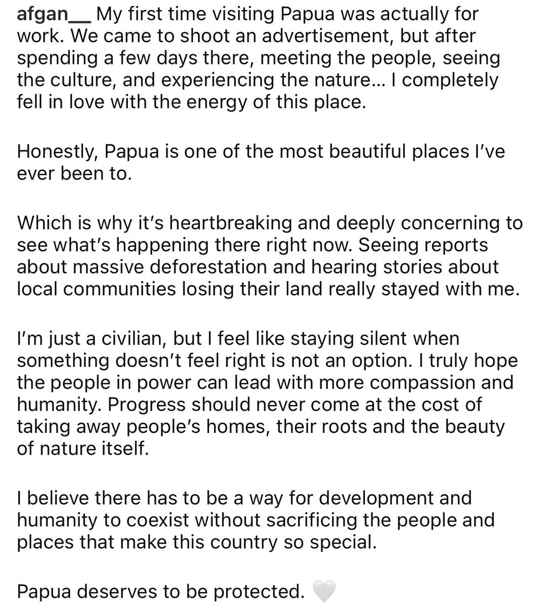insidefolkative's tweet photo. Potret Afgan ketika mengunjungi Papua dan memberikan tulisan haru, 

"I believe there has to be a way for development and gumanity to coexist without sacrificing the people and places that make this country so special.

Papua deserves to be protected." 🤍 https://t.co/H86n1R5V4U