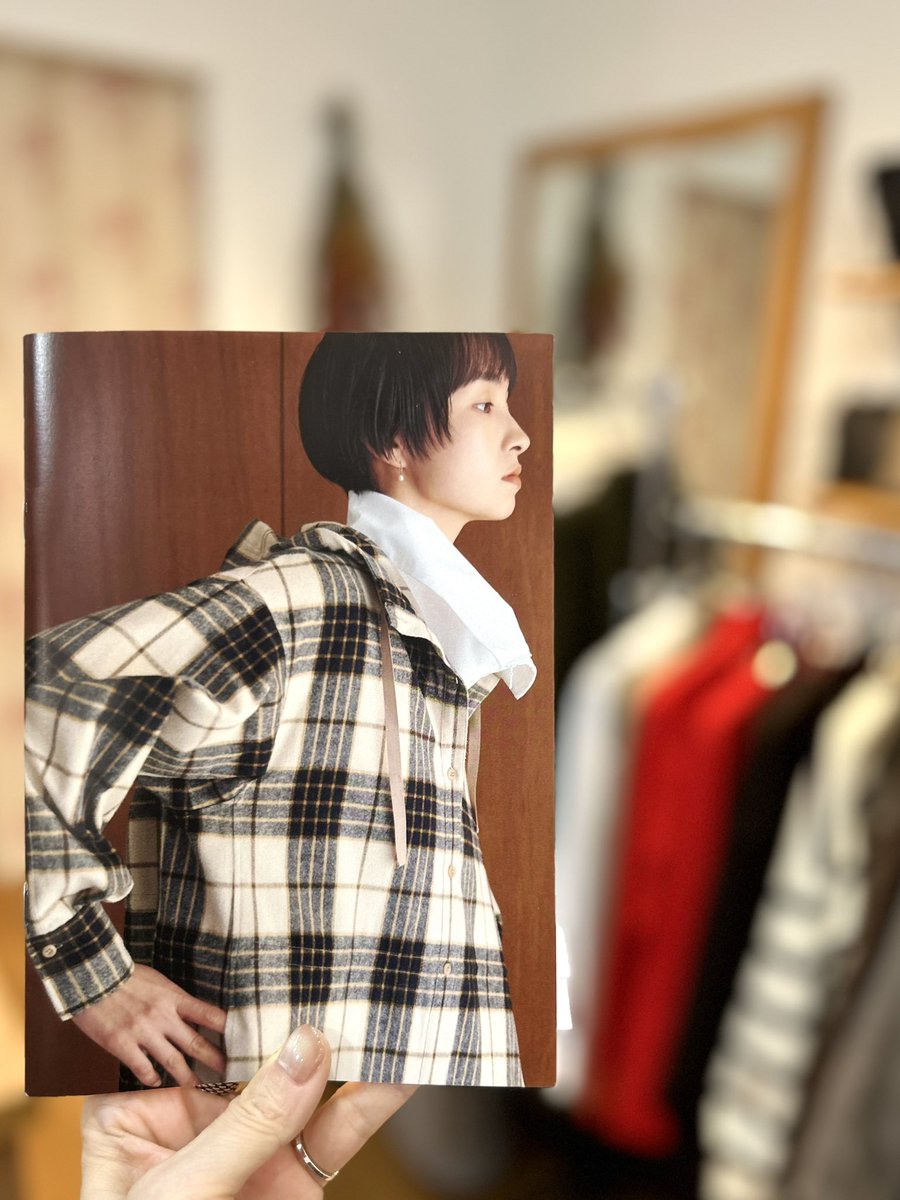 kona326041's tweet photo. 今日 #アンフォルメ さんで開催されている #lelill の #ポップアップ に行ってきました。児玉さんがデザイナーを務めるlelillの2026 秋冬コレクションサンプルを試着できる貴重な機会なので楽しみにしていました😊アンフォルメオーナーの丹生さん、今回もアドバイスありがとうございました🙏 #レリル https://t.co/TeT2wMztb0