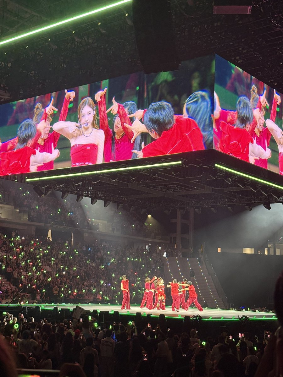 aemorix's tweet photo. I love them so much #TWICE #ThisIsForTour #ONCE https://t.co/9Ykrr6J00I