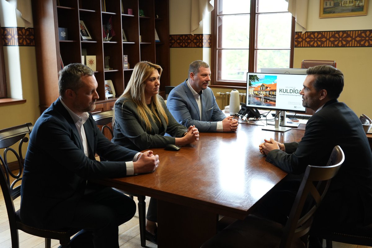 brano_pavlovic's tweet photo. With the mayor of the picturesque historic town of #Kuldīga in western 🇱🇻 #Latvia. Thank you for the reception, Inese Astasevska! 🤝

Not only is this well-preserved medieval town on the #UNESCO World Heritage Sites list, but it is also home to the producer of exceptional #pianos UNA CORDA, brand #Klavins. 

I look forward to September! 🎹 
👉 https://t.co/TgOqOpwUCB

@UNESCO https://t.co/N3oodYuAto @Latvian_MFA  @SlovakiaMFA @kuldigalv @KlavinsJP #UNACORDA @astasevska
