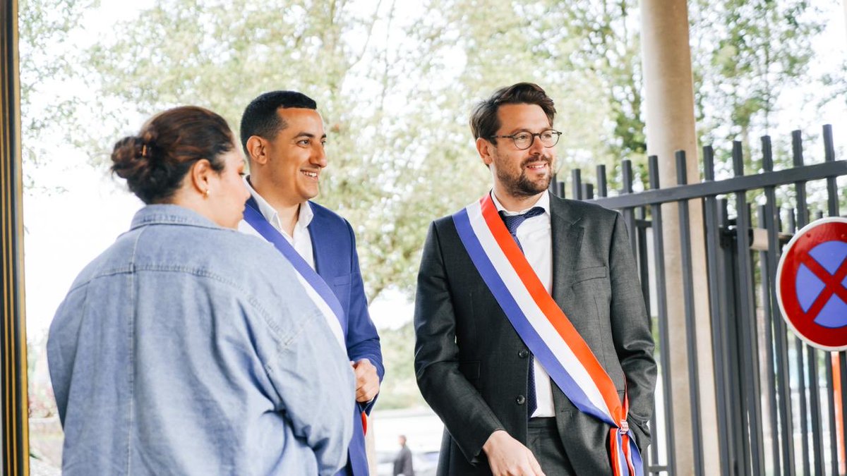 Benjam1Lucas's tweet photo. Avec le Maire de Trappes @alirabeh ce matin, à la rencontre des parents, élèves et enseignants. 

Ici la commune se donne les moyens d’une ambition éducative au service de la réussite de toutes et tous. Bravo ! https://t.co/J83TUQPW3V