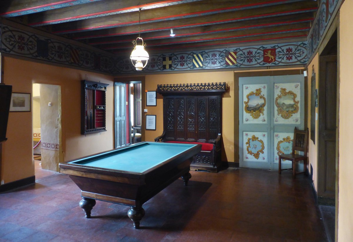 CachauPhilippe's tweet photo. Propriété de #BortlesOrgues depuis 1953, le #châteaudeVal est un superbe #exemple de #restauration et de #valorisation de son #patrimoine par une commune. Suite à l’expropriation des propriétaires en 1946, il a été restauré et remeublé avec goût. Superbes #cheminéesXVIe. https://t.co/2F1fDP2vRh