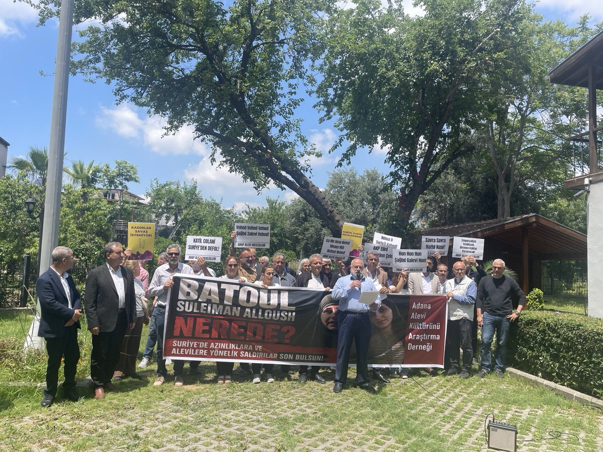 minninalar's tweet photo. 📍 Adana

Akkapı Mahallesi’nde,Adana Alevi Kültürünü Araştırma Derneği’nin çağrısıyla; Alevi halkına yönelik saldırılar son bulsun, kaçırılan kadınlar özgür bırakılsın demek için bir aradaydik!#BetülSüleymanAlluşNerede 
#الحرية_لبتول_سليمان_علوش 
#Freedom_for_Betül_Süleyman_Alluş https://t.co/i72vMpzSk7