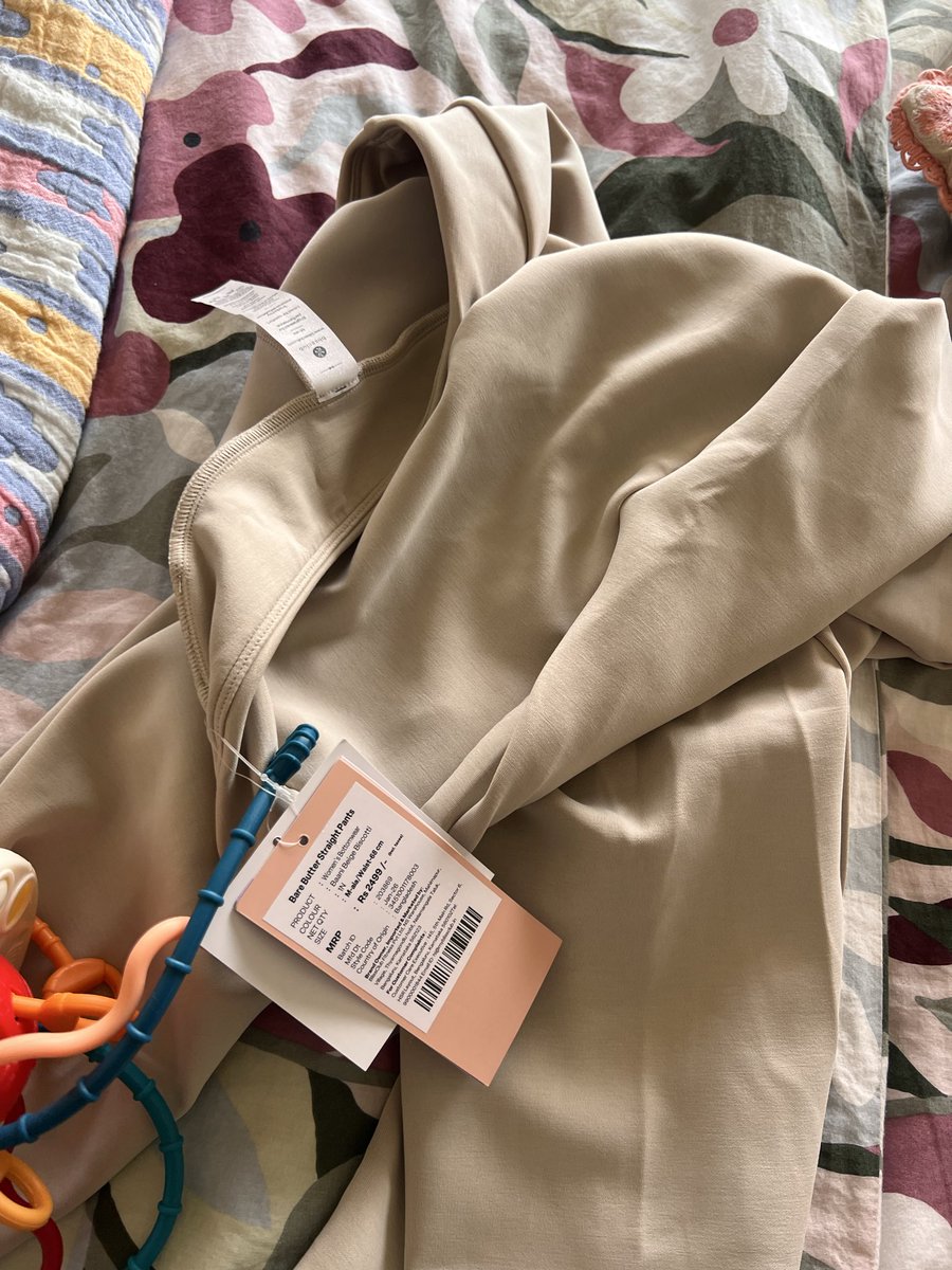 thatPMGirl's tweet photo. 1/ Product listed at a price HIGHER than its actual MRP.

MRP on delivered product: ₹2499
Listed/sold price on app: ₹2999

So are these “heavy discounts” even real? This is misleading pricing at best. https://t.co/xEChq7XWwO