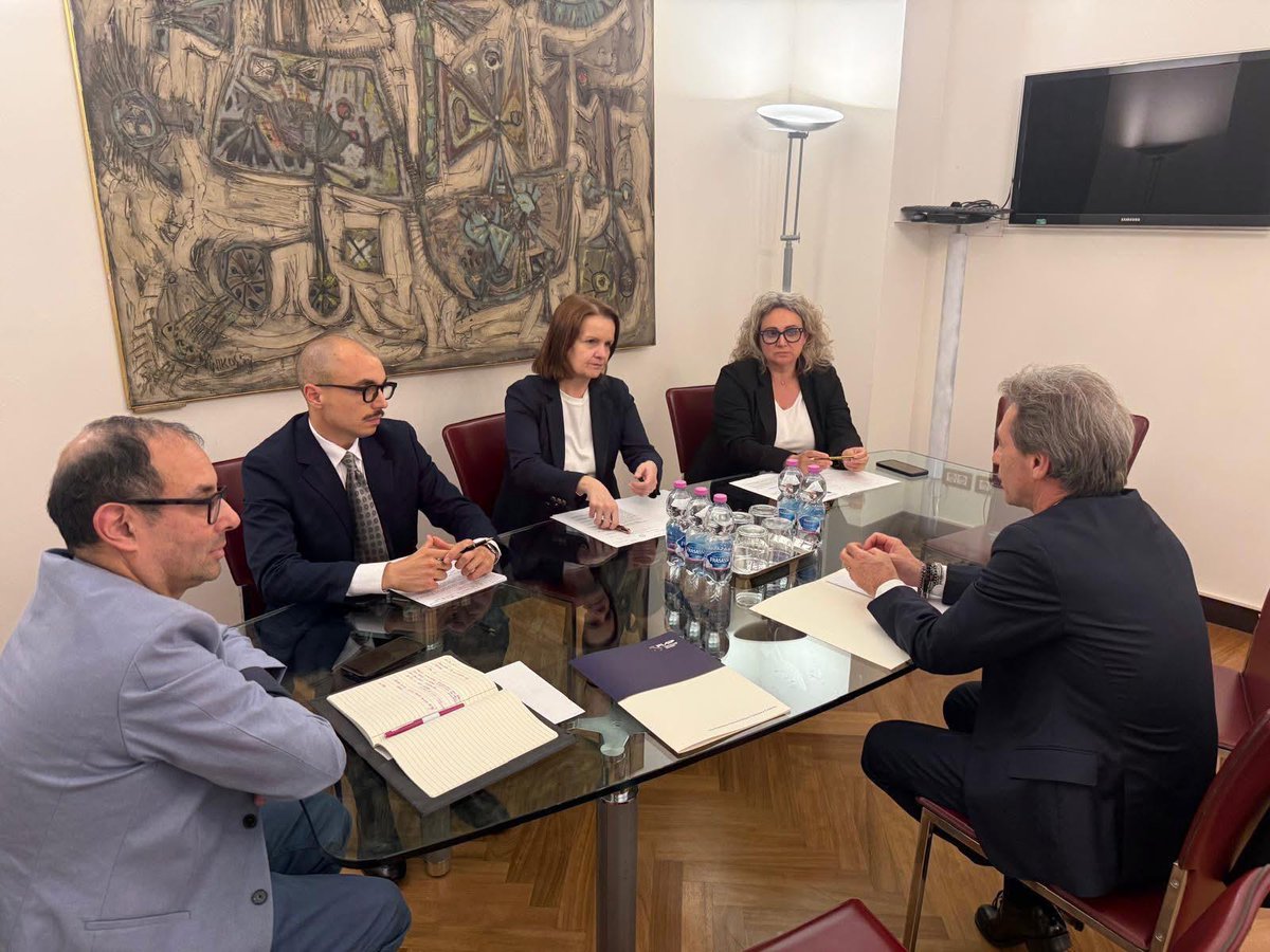 Fiaip's tweet photo. Ieri al @mimit_gov incontro tra il Presidente Nazionale @FIAIP Fabrizio Segalerba, il Sottosegretario di Stato Sen. @marabizzotto 

Al centro dell'incontro: la riforma della Legge 39/89, la formazione continua, il praticantato, la laurea dedicata e la valorizzazione della professione.

“Più qualità e trasparenza significano più tutela per i cittadini e maggiore riconoscimento del valore dell’agente immobiliare.”

#Immobiliare #Legge39