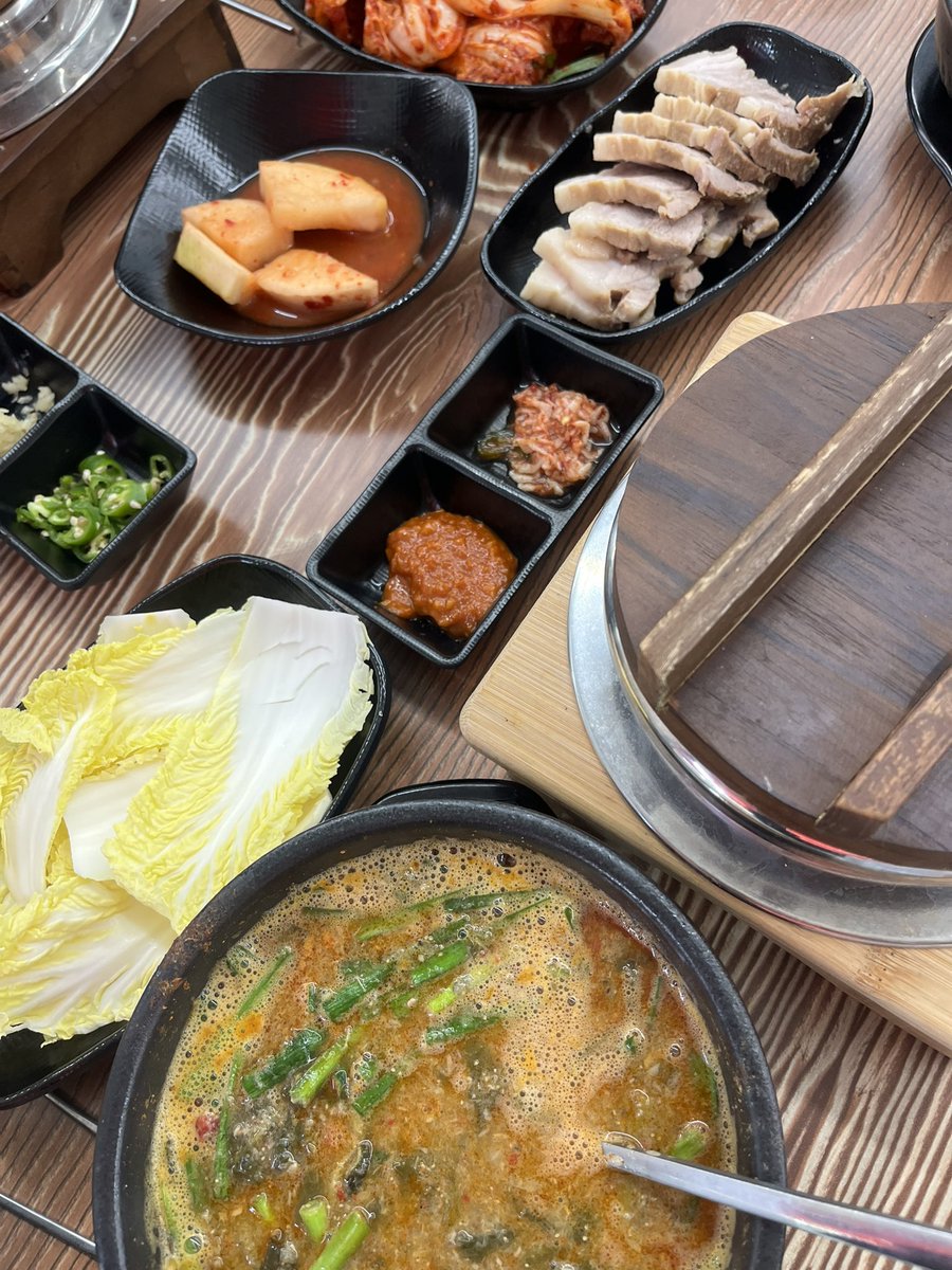 jinyeongeat's tweet photo. 추어탕에 돌솥밥도 주는데 6천원이라고?….. https://t.co/7yQiq9ZbLD