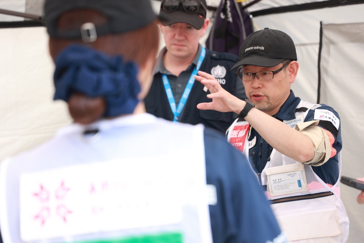 ARROWS36899898's tweet photo. 【空飛ぶ捜索医療団“ARROWS”、EMT認証を目指す】「EMT認証を取得する」ことは、質の高い医療と被災地に負担をかけない災害支援への国際基準を満たした緊急医療チームであることの証明になります。これまで国内外の被災地に駆けつけ医療を軸として支援を届けてきた空飛ぶ捜索医療団“ARROWS”は、現在、このEMT認証の取得を目指しています。

なぜ空飛ぶ捜索医療団は、EMT認証を目指すのか。プロジェクトリーダーの稲葉医師、プロジェクトリーダー補佐の戸田看護師、そして他団体のEMT認証に携わった経験を持つピースウィンズ海外事業部の遠藤に、EMT認証取得を目指すねらいとそれぞれの思いを聞きました。
https://t.co/d0KeJT6Hfx