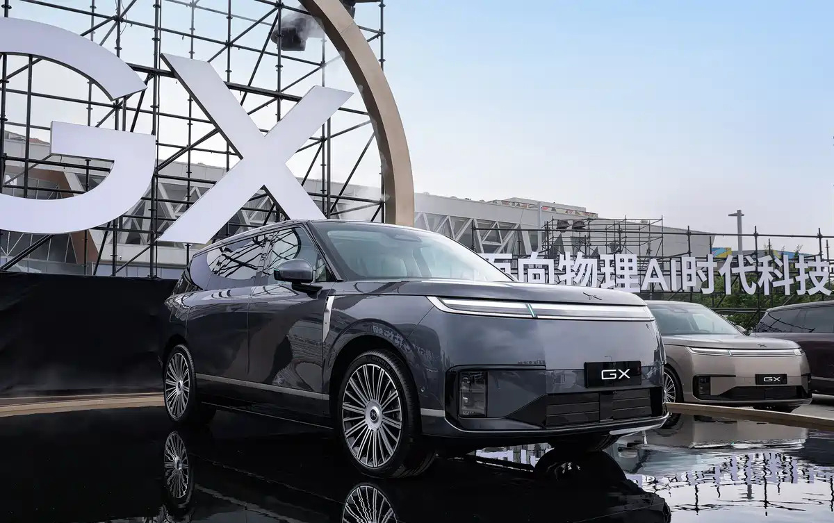 YesWeCar tweet media