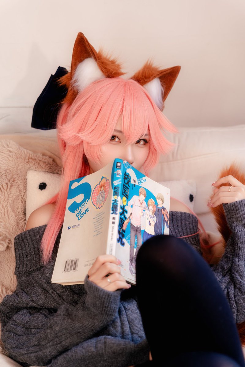 windowleong's tweet photo. 有喜歡看的書嗎？ 
啊？ 喜歡看我？
玉藻前COS

MY IG
@mu_coki

Sony A7C2
Sigma 28-70mm F2.8

#萌系角色 #軟fufu的治癒感 #慵懶軟妹 #玉藻前 #軟妹cos https://t.co/JO1OVhFMuy